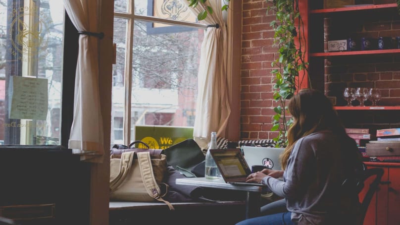 Les employés à distance sont-ils heureux ou au contraire se sentent-ils isolés ?