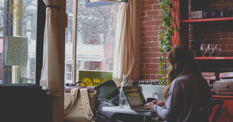 Les employés à distance sont-ils heureux ou au contraire se sentent-ils isolés ?