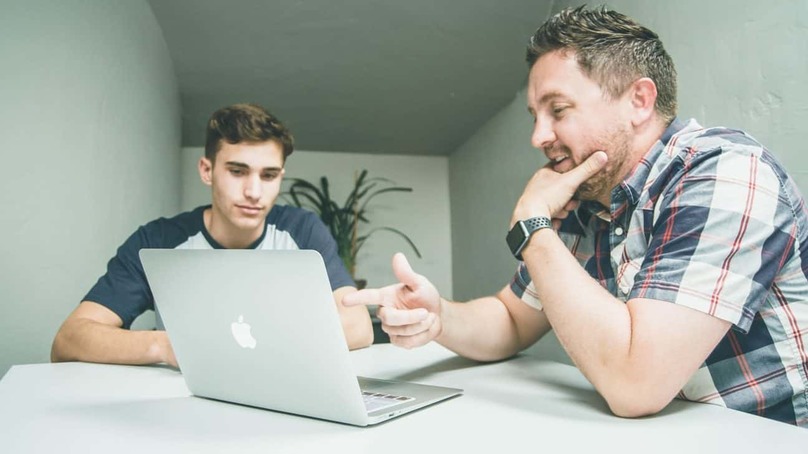 Choc des générations en entreprise : ce que chacune peut apprendre de l’autre